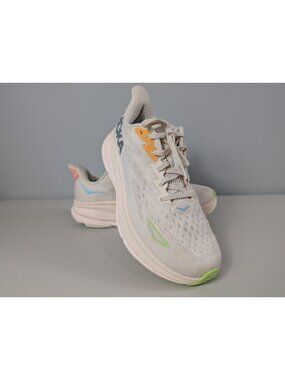 Hoka One One Clifton 9 sneakers in light gray women's size 8.5D